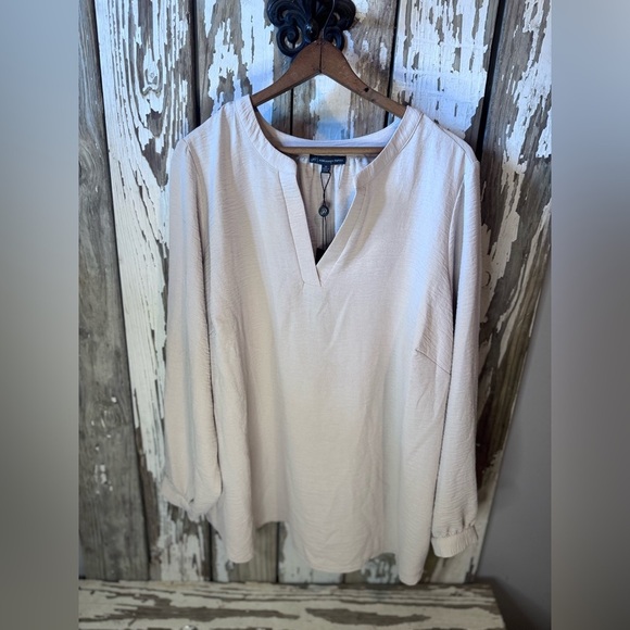 Adrianna Papell V- Placket Airflow Woven Blouse Size 2X NWT Pebble - Picture 10 of 10